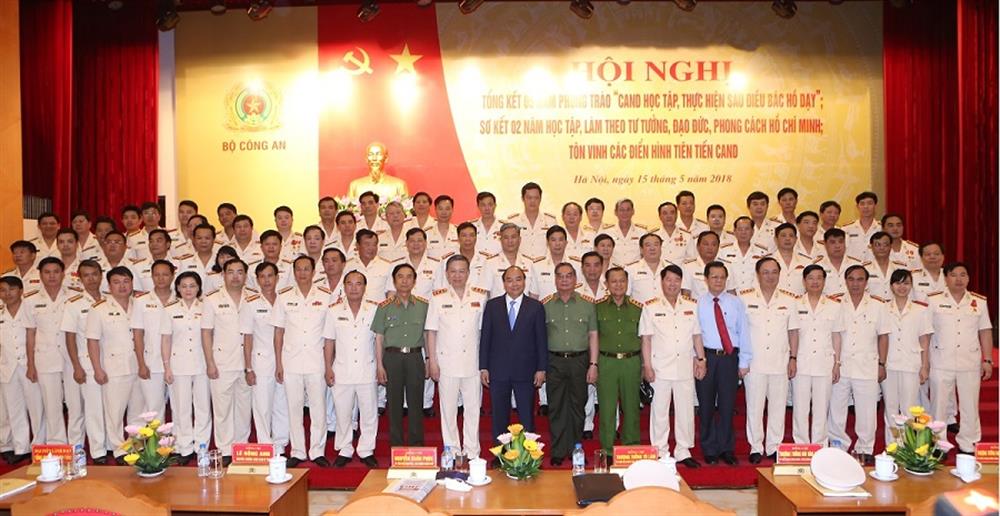 Các đại biểu dự Hội nghị.