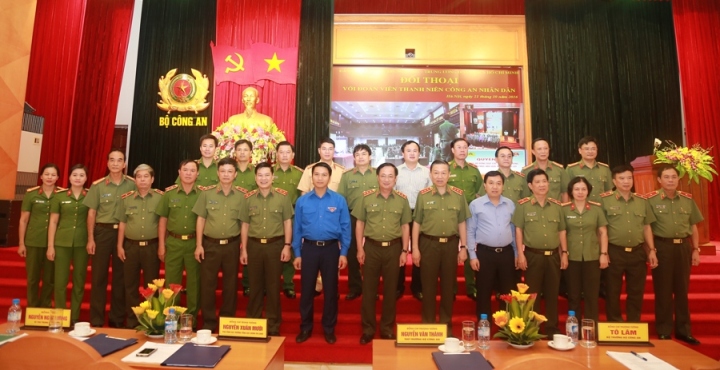 Bộ trưởng Tô Lâm dự Chương trình giao lưu đối thoại với cán bộ, chiến sỹ, đoàn viên thanh niên lực lượng Công an nhân dân