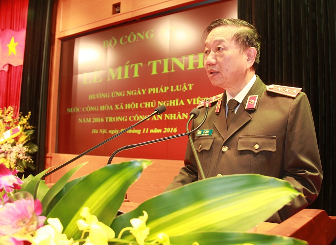 Bộ trưởng Tô Lâm phát biểu tại Lễ mít-tinh hưởng ứng Ngày Pháp luật nước Cộng hòa xã hội chủ nghĩa Việt Nam.