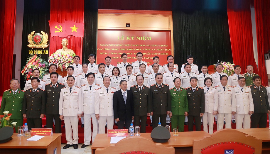 Bộ Công an kỷ niệm Ngày Nhà giáo Việt Nam 20/11 và chúc mừng các Nhà giáo đạt tiêu chuẩn chức danh Giáo sư, Phó Giáo sư năm 2016