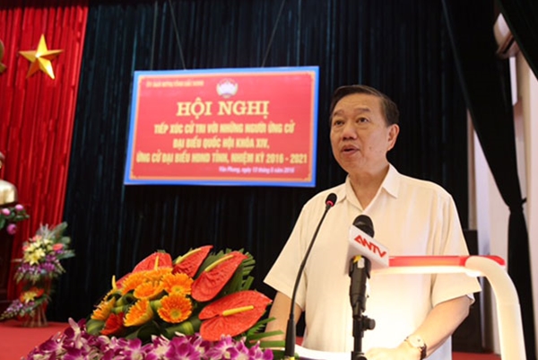 Bộ trưởng Tô Lâm tiếp xúc cử tri huyện Yên Phong, tỉnh Bắc Ninh