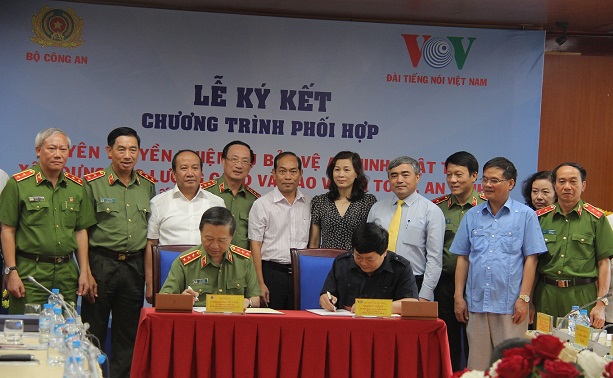 Bộ Công an và Đài Tiếng nói Việt Nam ký Chương trình phối hợp về công tác tuyên truyền