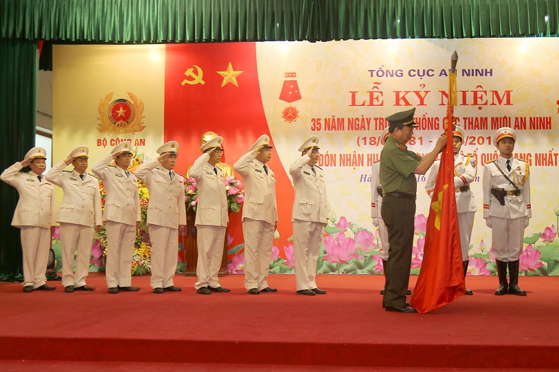 Bộ trưởng Tô Lâm dự Lễ kỷ niệm 35 năm Ngày truyền thống Cục Tham mưu An ninh