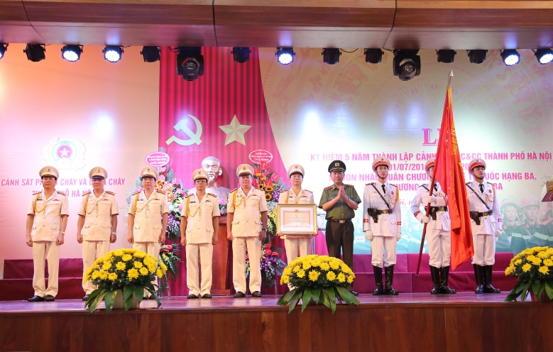 Bộ trưởng Tô Lâm dự Lễ kỷ niệm 5 năm thành lập Cảnh sát Phòng cháy và chữa cháy thành phố Hà Nội