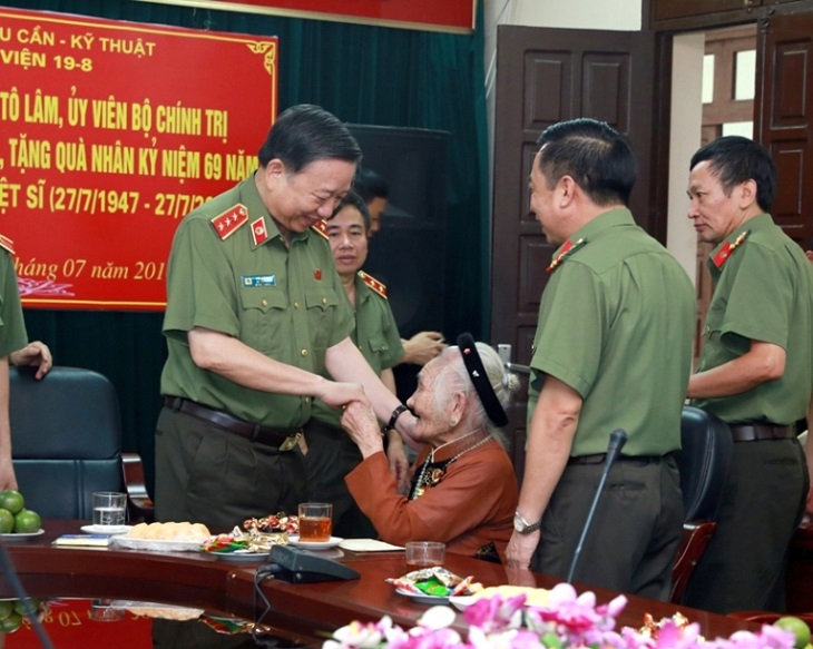 Lãnh đạo Bộ Công an: Thăm hỏi, trao quà tặng thương, bệnh binh nhân Ngày Thương binh, liệt sỹ 27/7