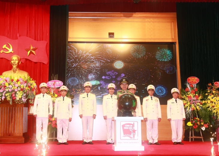 Nhà Xuất bản Công an nhân dân đón nhận Huân chương Lao động hạng Ba và ra mắt Hệ thống phát hành sách điện tử