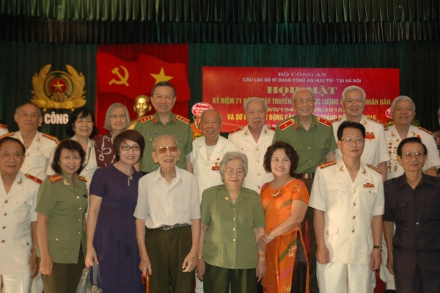 Câu lạc bộ sỹ quan Công an hưu trí họp mặt nhân kỷ niệm Ngày truyền thống lực lượng Công an nhân dân