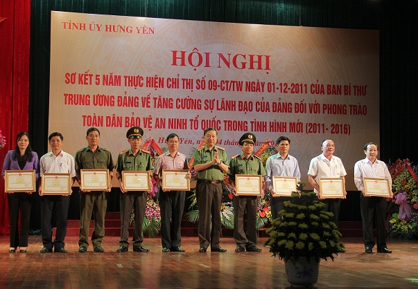 Quần chúng nhân dân - nhân tố quyết định thắng lợi cuộc đấu tranh bảo vệ an ninh, trật tự