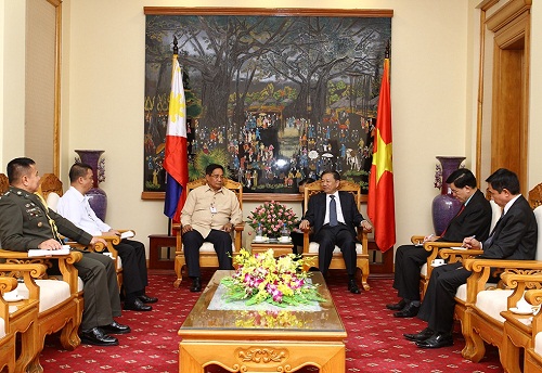 Bộ trưởng Tô Lâm tiếp Cố vấn An ninh quốc gia Philippines