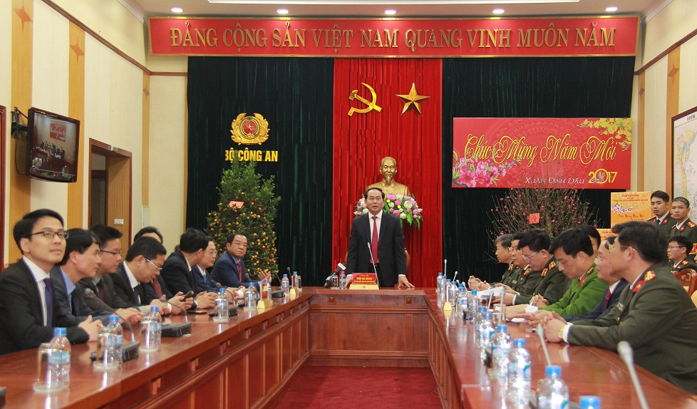 Chủ tịch nước Trần Đại Quang kiểm tra công tác trực ban, trực chỉ huy của lực lượng CAND