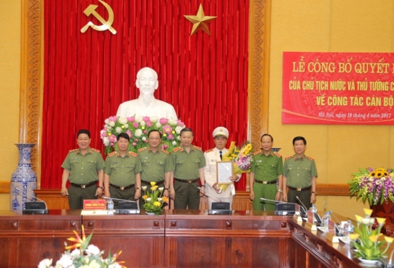 Lễ công bố và trao Quyết định của Thủ tướng Chính phủ giao Quyền Tổng cục trưởng Tổng cục Cảnh sát đối với đồng chí Trung tướng Trần Văn Vệ