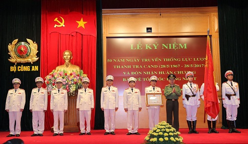 Lực lượng Thanh tra CAND đón nhận Huân chương Bảo vệ Tổ quốc hạng Nhất