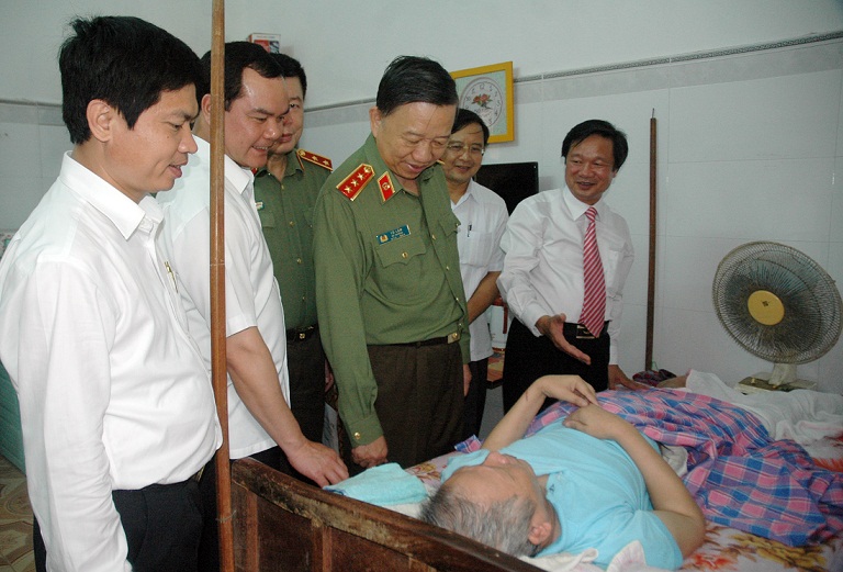 Bộ trưởng Tô Lâm thăm hai Trung tâm điều dưỡng thương binh tại Hà Nam