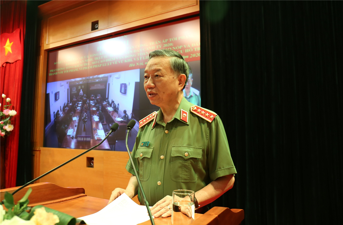 Không vì tập trung phòng, chống hoặc lo ngại dịch bệnh mà sao nhãng công tác công an