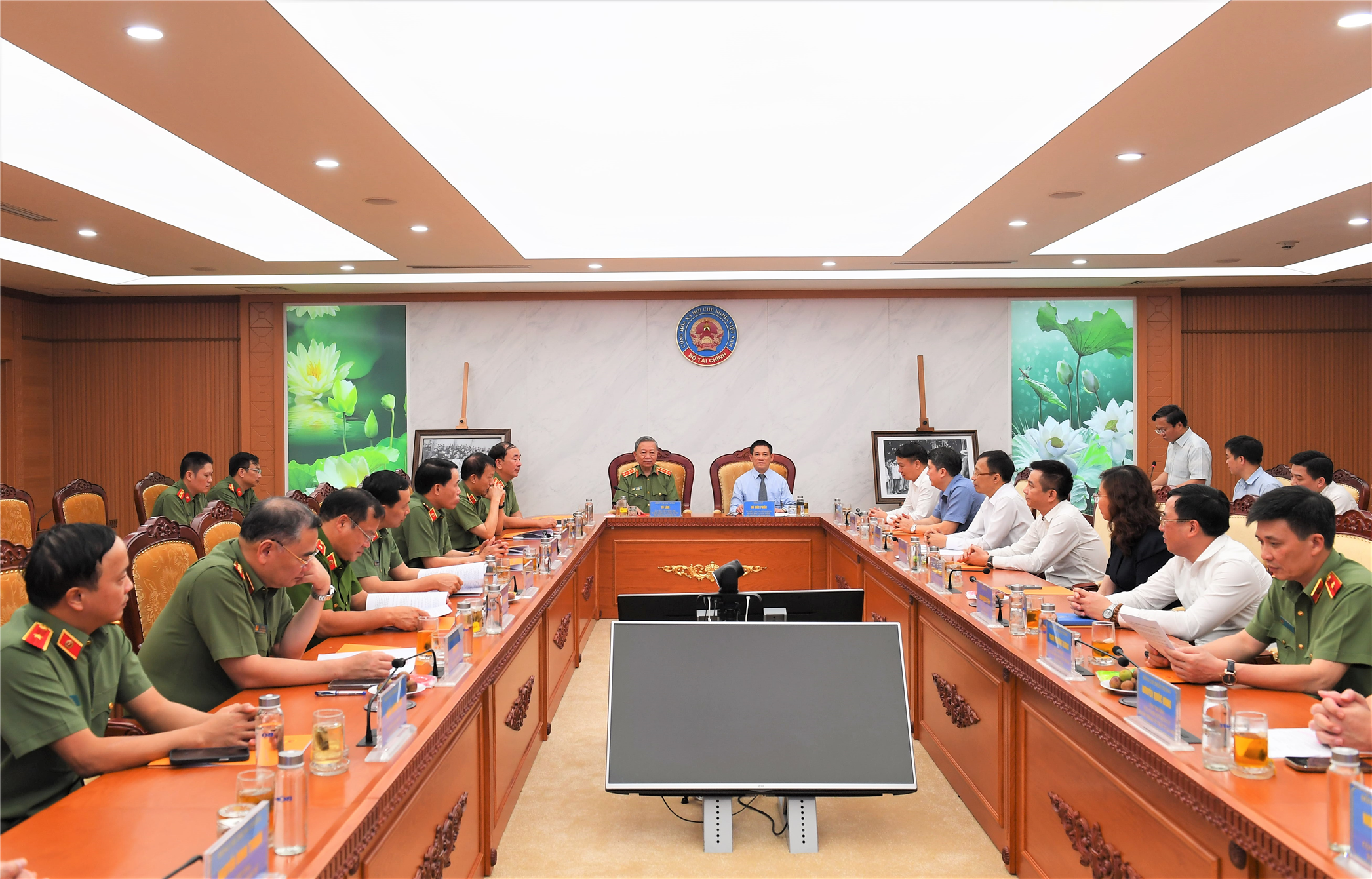 Tăng cường phối hợp chặt chẽ, đảm bảo an toàn nền tài chính quốc gia