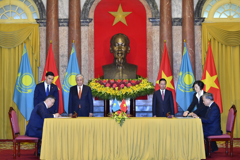 Việt Nam và Kazakhstan ký kết Hiệp định về chuyển giao người bị kết án phạt tù