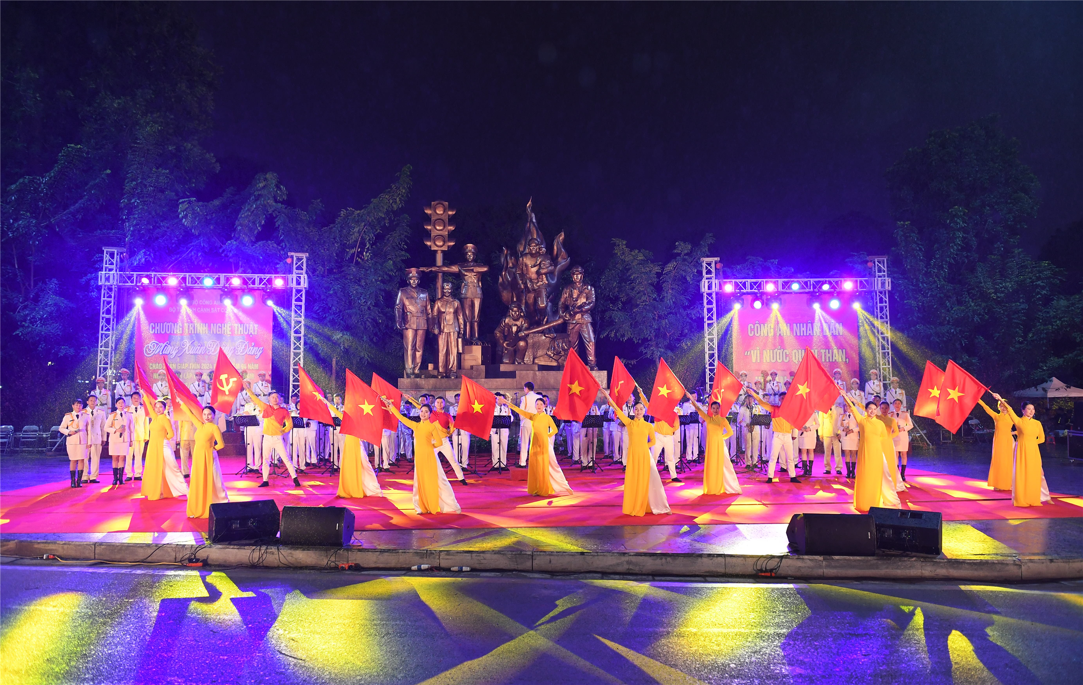 Bộ trưởng Tô Lâm dự chương trình nghệ thuật “Mừng Xuân dâng Đảng”