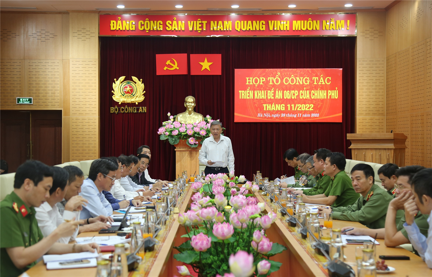 Họp Tổ công tác triển khai Đề án 06/CP tháng 11/2022