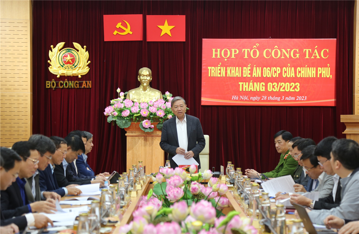 Họp Tổ công tác triển khai Đề án 06 tháng 3/2023