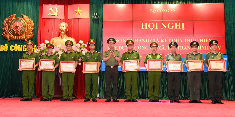 Đẩy mạnh xây dựng Công an xã, thị trấn chính quy trong tình hình mới