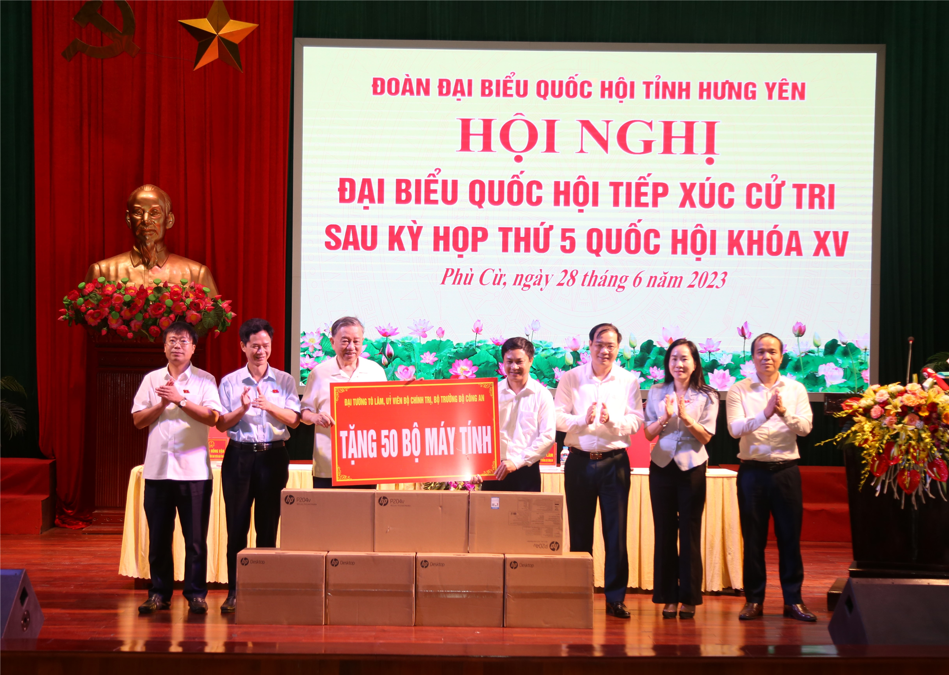 Đại tướng Tô Lâm tiếp xúc cử tri huyện Phù Cừ, tỉnh Hưng Yên sau Kỳ họp thứ 5, Quốc hội khóa XV