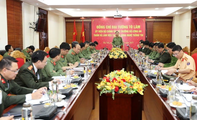 Đẩy mạnh ứng dụng công nghệ thông tin đáp ứng yêu cầu xây dựng CAND cách mạng, chính quy, tinh nhuệ, hiện đại