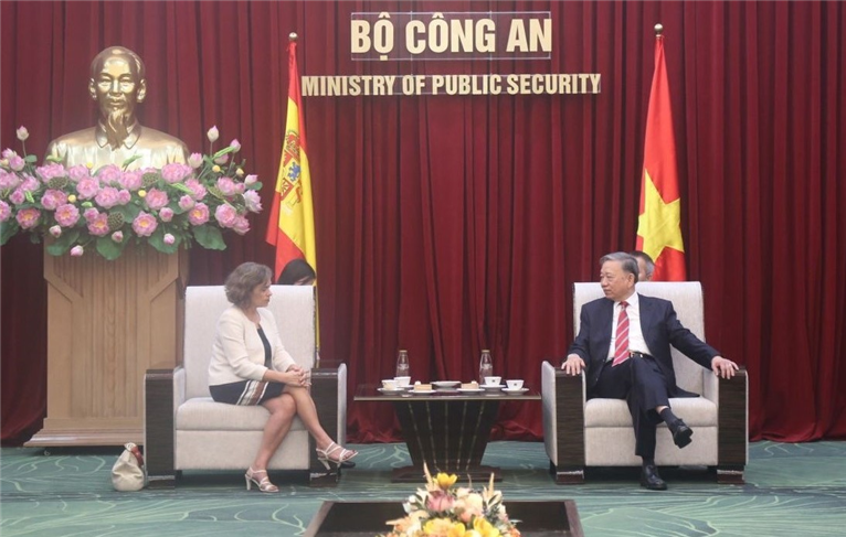 Bộ trưởng Tô Lâm tiếp Đại sứ Tây Ban Nha tại Việt Nam