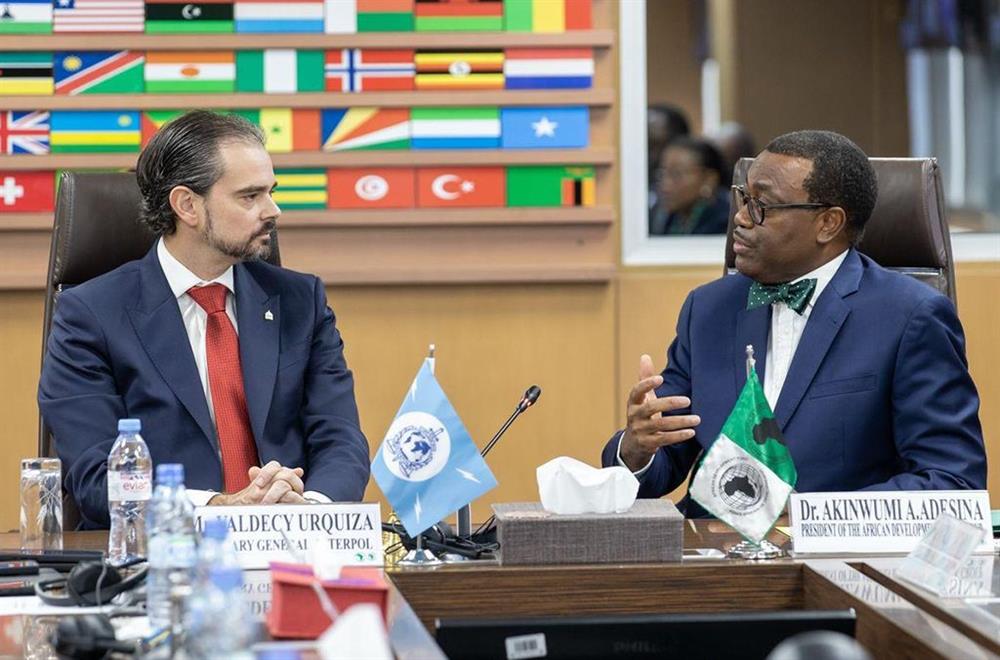 Tổng Thư ký INTERPOL, ông Valdecy Urquiza và Chủ tịch Ngân hàng, ông Akinwumi Adesina.