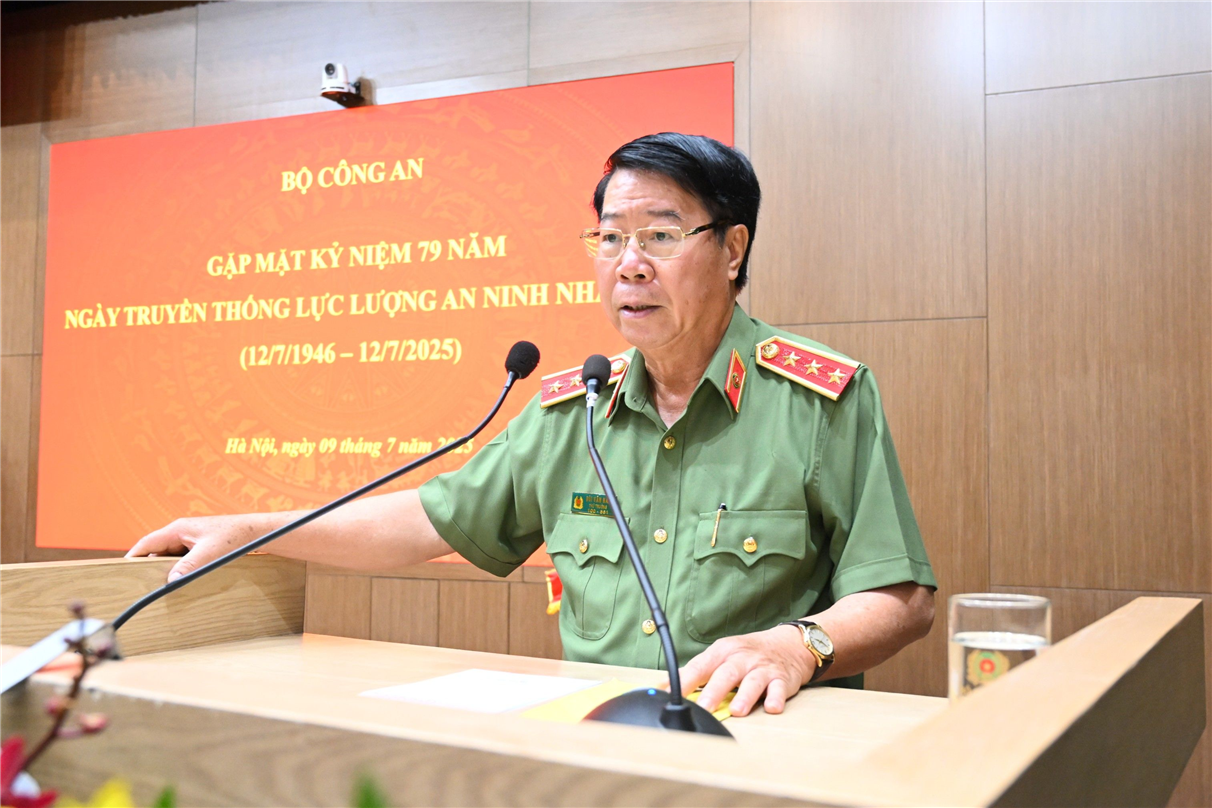 Đồng chí Thượng tướng Bùi Văn Nam, nguyên Thứ trưởng Bộ Công an phát biểu.