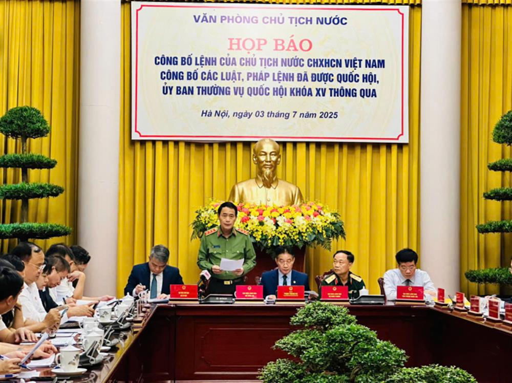 Thứ trưởng Lê Quốc Hùng giới thiệu các nội dung cơ bản của Luật sửa đổi, bổ sung một số điều của Bộ luật Hình sự.
