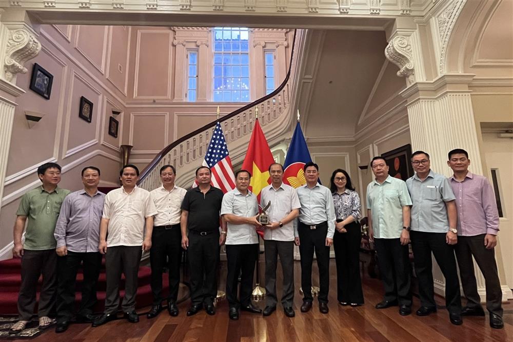 Thứ trưởng Nguyễn Văn Long thăm Đại sứ quán Việt Nam tại Washington D.C.