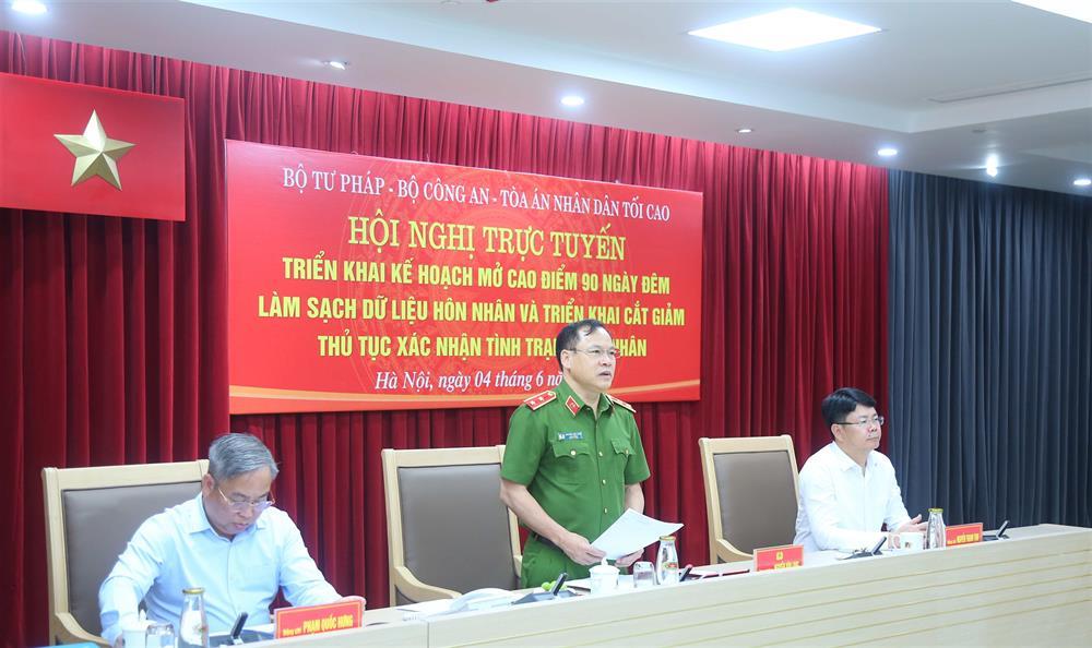 Thứ trưởng Nguyễn Văn Long phát biểu tại Hội nghị trực tuyến triển khai Kế hoạch mở đợt cao điểm 90 ngày đêm làm sạch dữ liệu hôn nhân và triển khai cắt giảm thủ tục xác nhận tình trạng hôn nhân.