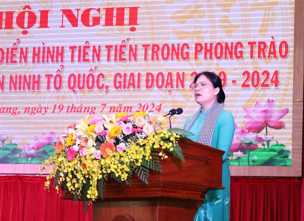 Đồng chí Hà Thị Nga, Ủy viên Ban Chấp hành Trung ương Đảng, Chủ tịch Hội Liên hiệp Phụ nữ Việt Nam phát biểu khai mạc hội nghị.