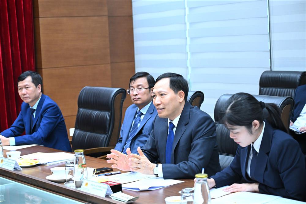 Thứ trưởng Lê Văn Tuyến phát biểu tại buổi tiếp.
