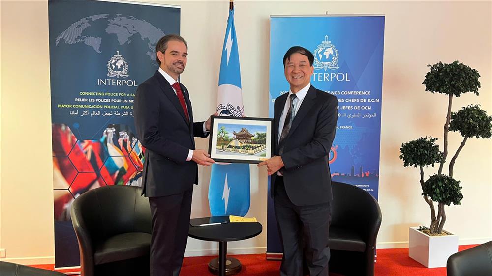 Thiếu tướng Trần Minh Tiến, Chánh Văn phòng Cơ quan CSĐT Bộ Công an, Chánh Văn phòng INTERPOL Việt Nam gặp và làm việc với Ngài Valdecy Urquiza, Tổng thư ký INTERPOL.