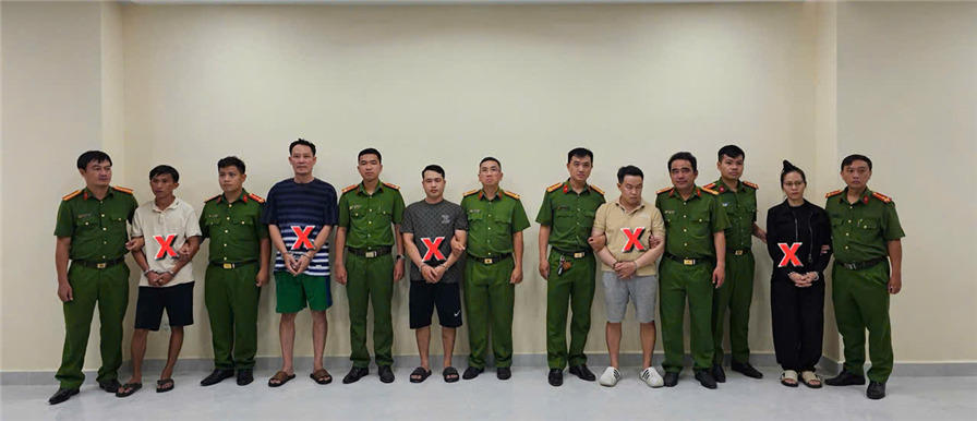 Các đối tượng (x) tại cơ quan Công an.