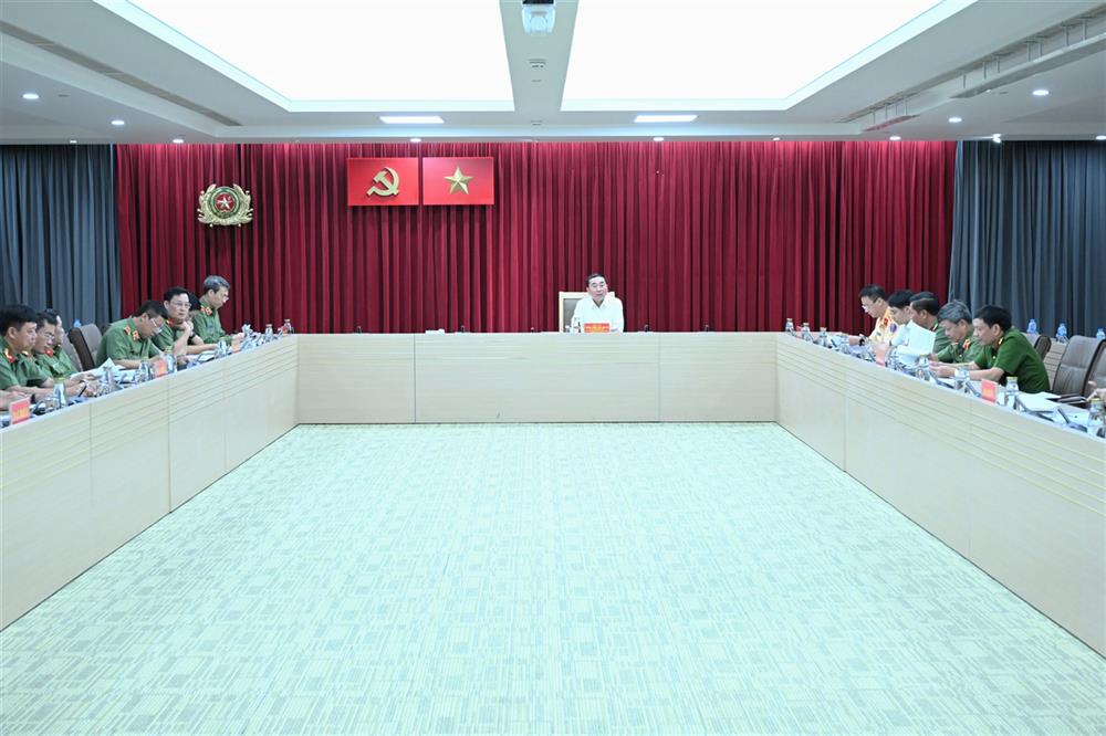 Quang cảnh cuộc họp.