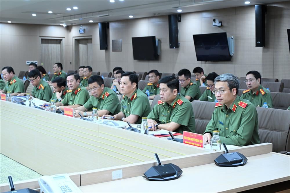 Các đại biểu tham dự cuộc họp.