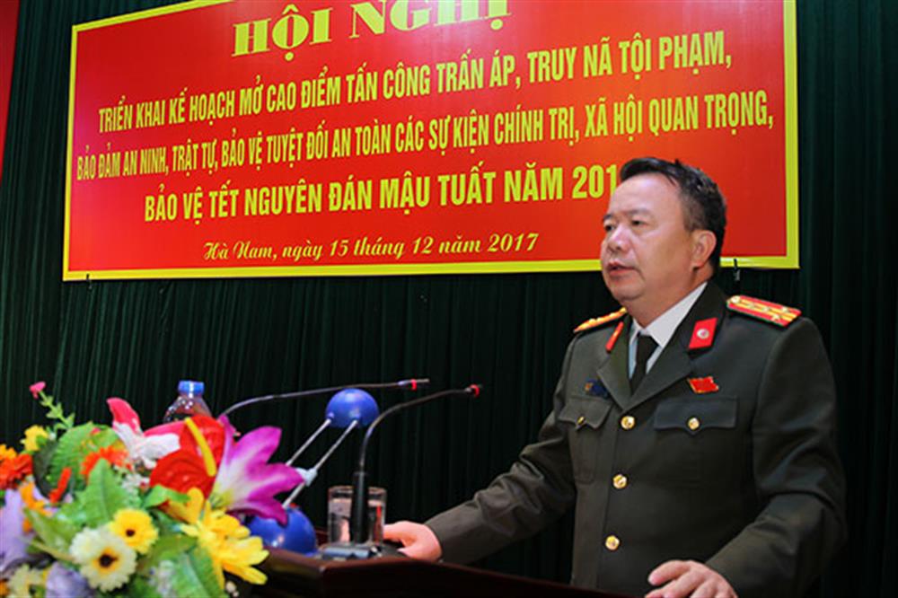 Đại tá Nguyễn Văn Trung, Giám đốc Công an tỉnh Hà Nam phát biểu tại Hội nghị.