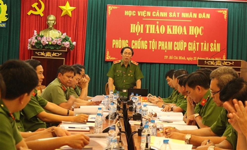 Thiếu tướng, GS.TS Hồ Trọng Ngũ phát biểu tại Hội thảo.