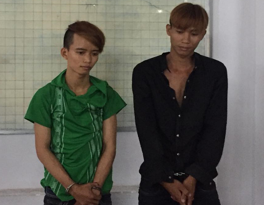 Hai đối tượng cướp giật tại Cơ quan điều tra.