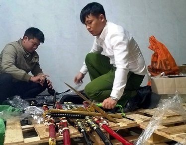 Phát hiện nhiều vũ khí nóng tại cửa hàng tạp hóa Hoàng Kim Ánh.