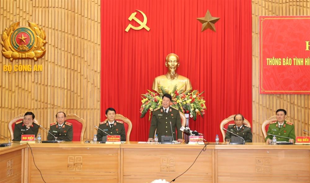 Thứ trưởng Bùi Văn Nam phát biểu tại cuộc họp báo.