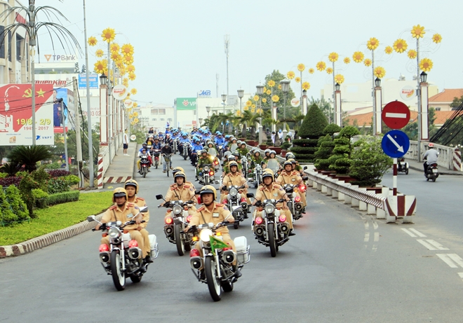 Công an tỉnh An Giang ra quân cao điểm đảm bảo an toàn giao thông, trấn áp tội phạm.