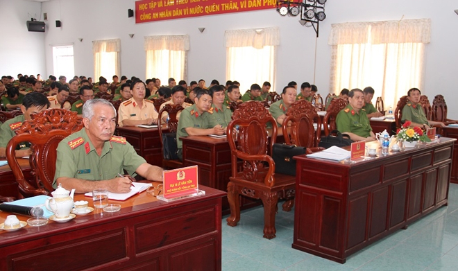 Toàn cảnh Hội nghị.