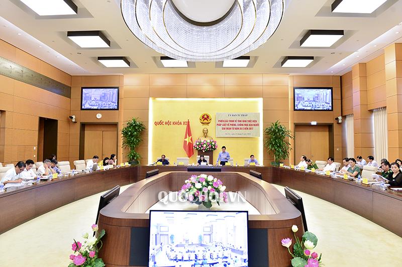 Toàn cảnh phiên giải trình.