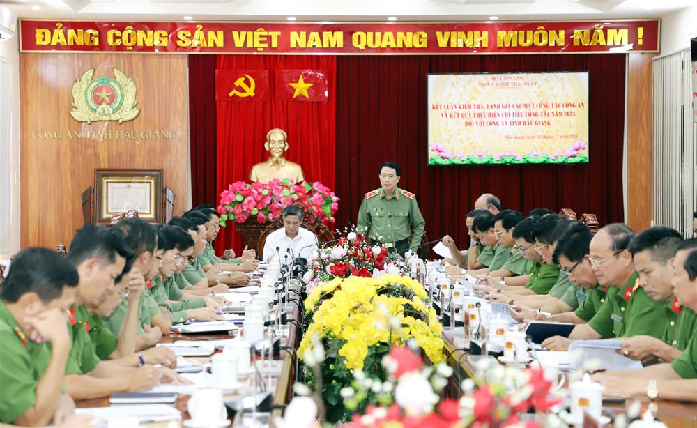 Toàn cảnh buổi làm việc.