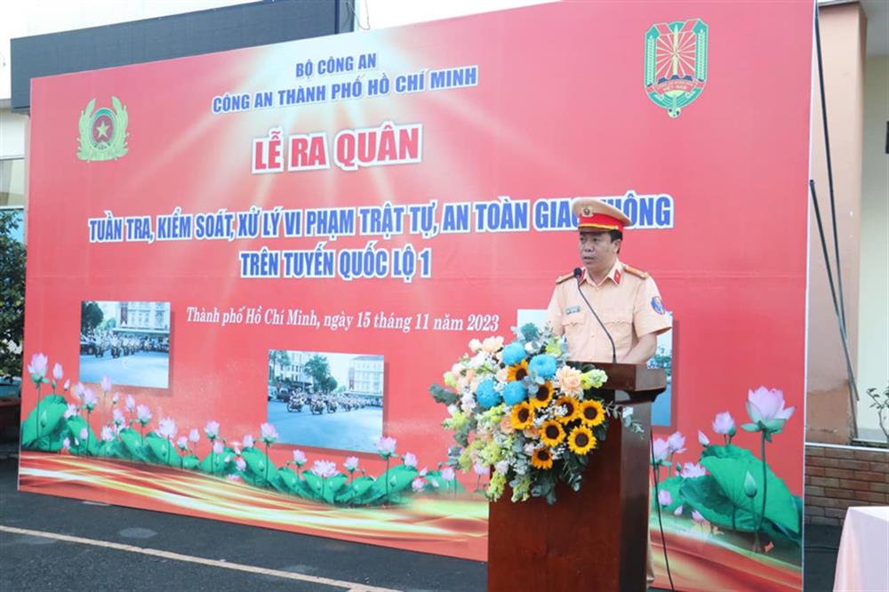 Thượng tá Trần Trung Hiếu, Trưởng Phòng Cảnh sát giao thông, Công an TP. Hồ Chí Minh phát biểu tại buổi Lễ ra quân
