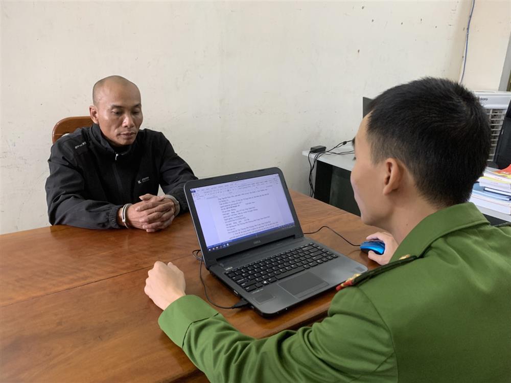 Huỳnh Ngọc Tú tại cơ quan Công an.