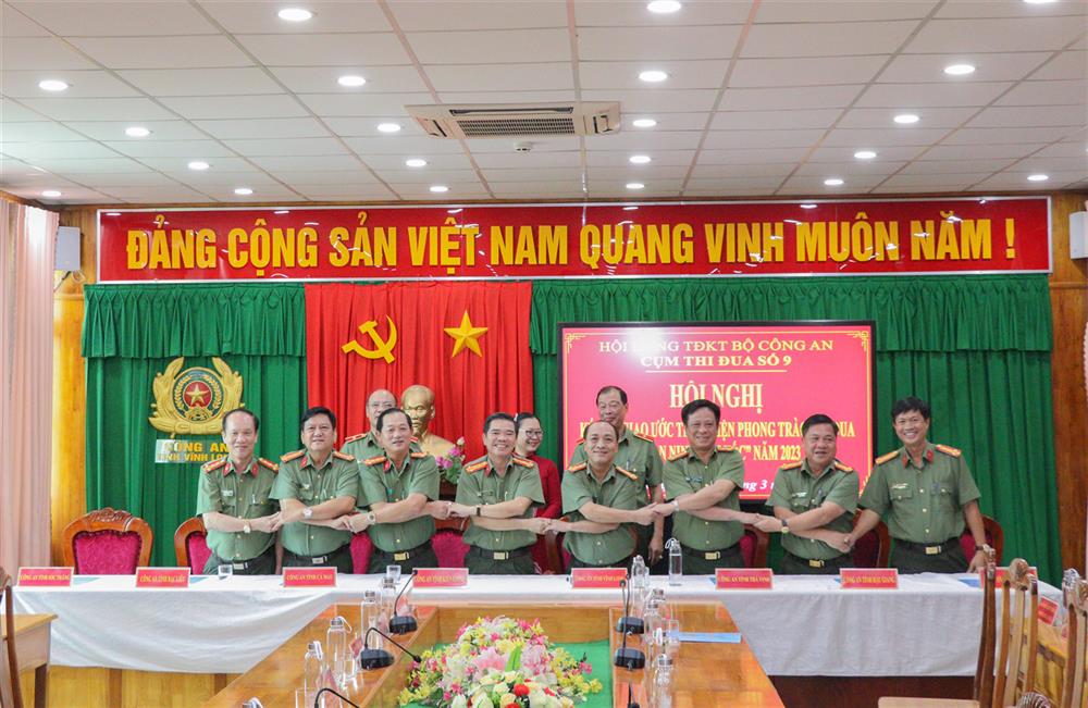 Công an các tỉnh thuộc Cụm thi đua số 9 quyết tâm thực hiện thắng lợi nhiệm vụ công tác đã đề ra. 